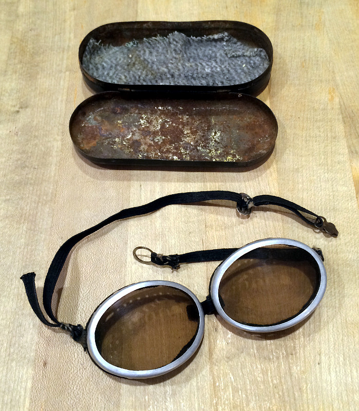 MTR.2010.4-goggles.JPG